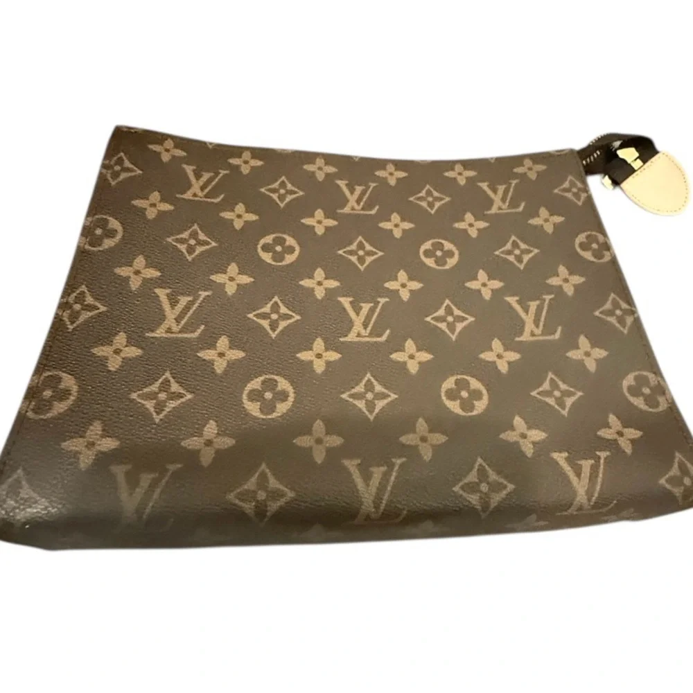 Louis Vuitton Toiletry 26